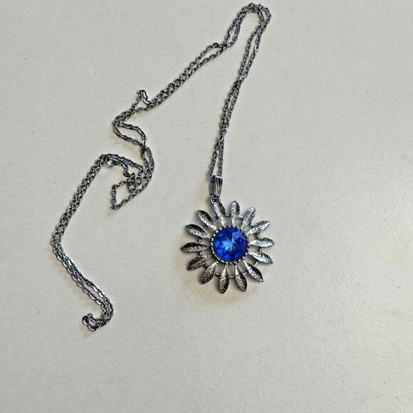 Vintage Silvertone Sunburst Pendant Necklace with Blue Faceted Center Stone 24" - Picture 2 of 6